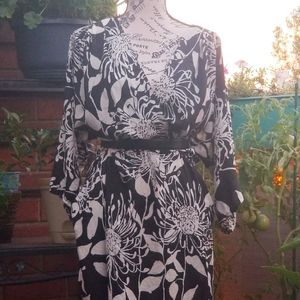 Bisou Bisou ...size 10.  Black and White Floral